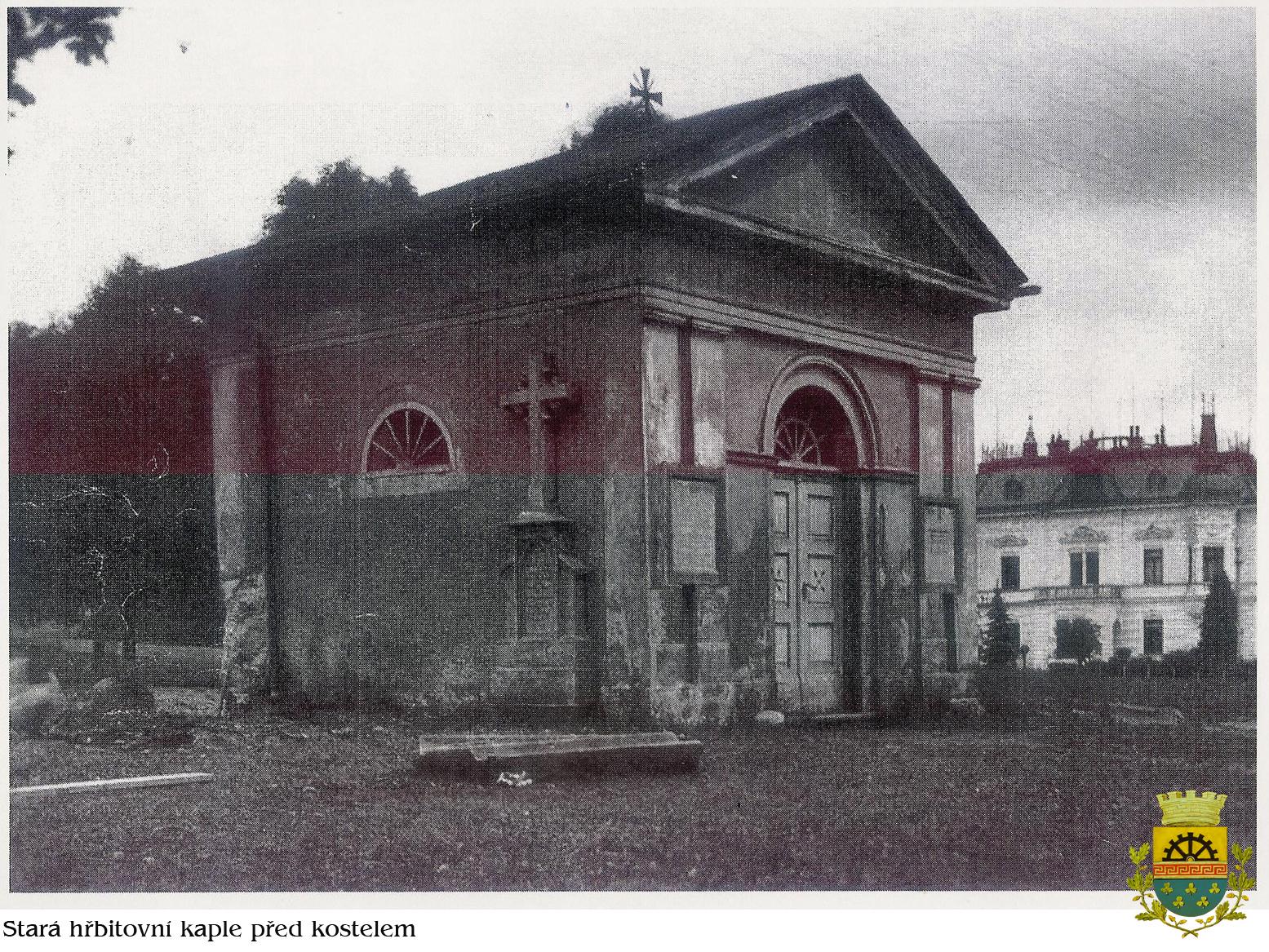 Hřbitovní kaple bývala užívána jako márnice a kostnice. Byla postavena kolem roku 1800. Zbourána v roce 1923.