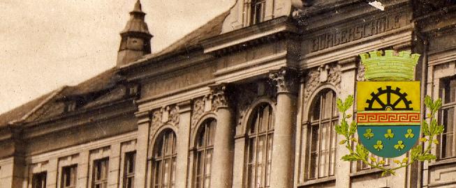 Nápis nad vchodem byl BURGER SCHULE (měšťanská škola). Dne 11.7.1919 byl nápis odstraněn.