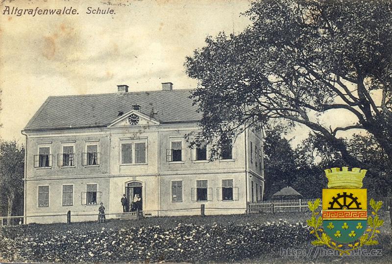 Škola ve Starém Hraběcí.