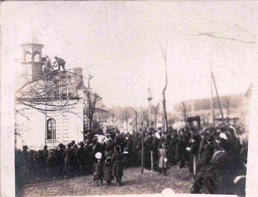 Kaple sv. Václava St. Hraběcí. Vysvěcení zvonu 6.4.1919